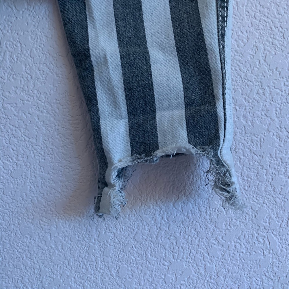 🎉HP 6/12🎉 Subdued Striped Jeans - Picture 6 of 6